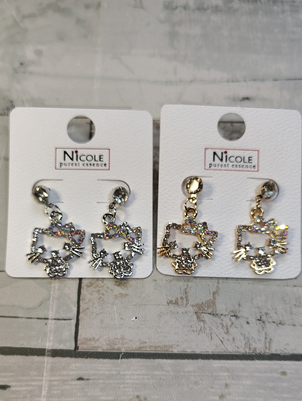 ❤️Hello Kitty  Rhinestone Drop Earrings in Silver Or Gold Tone❤️